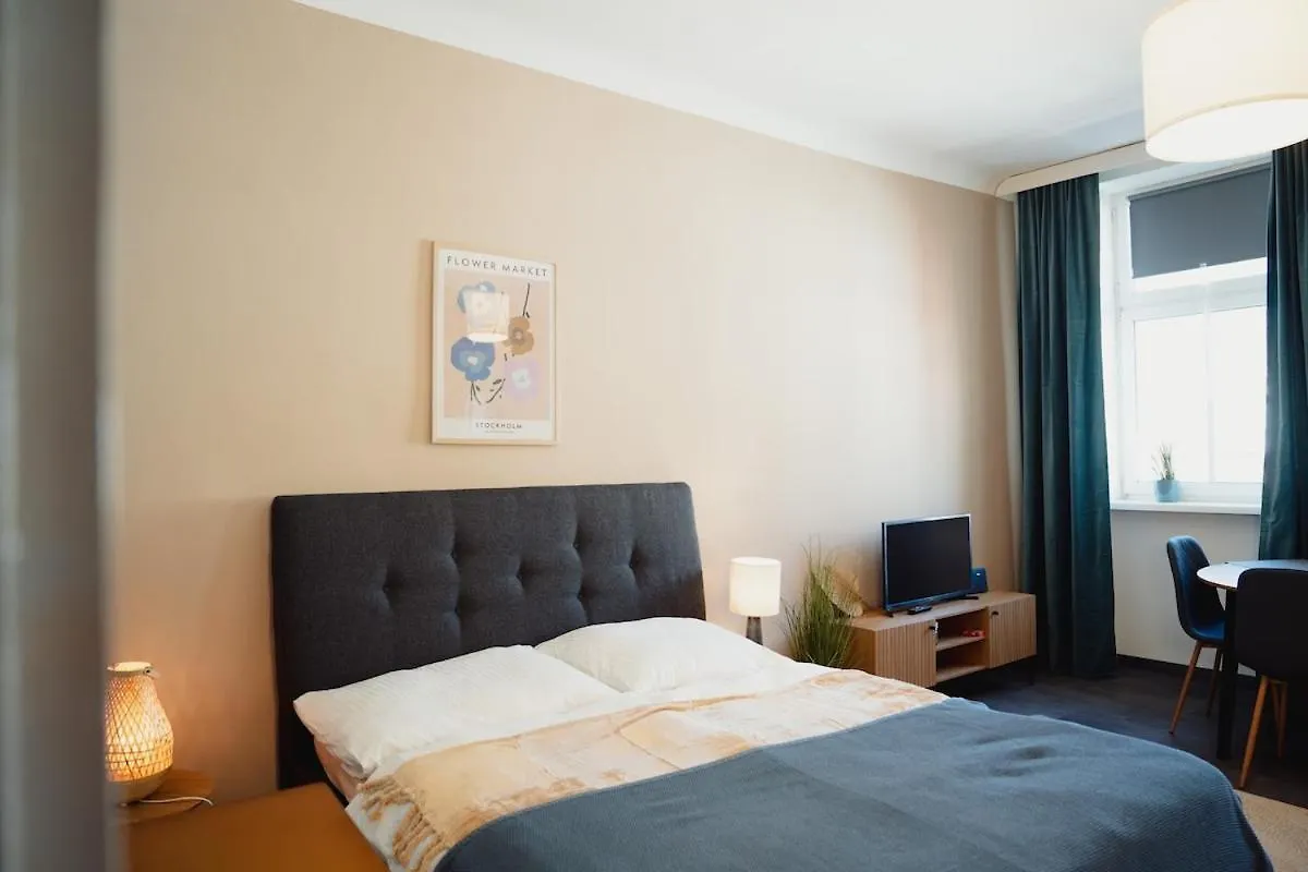 Cozy, Small, New With Free Parking Vienna