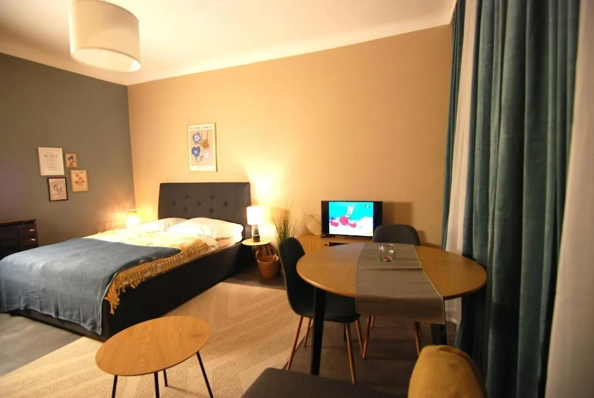 Cozy, Small, New With Free Parking Vienna
